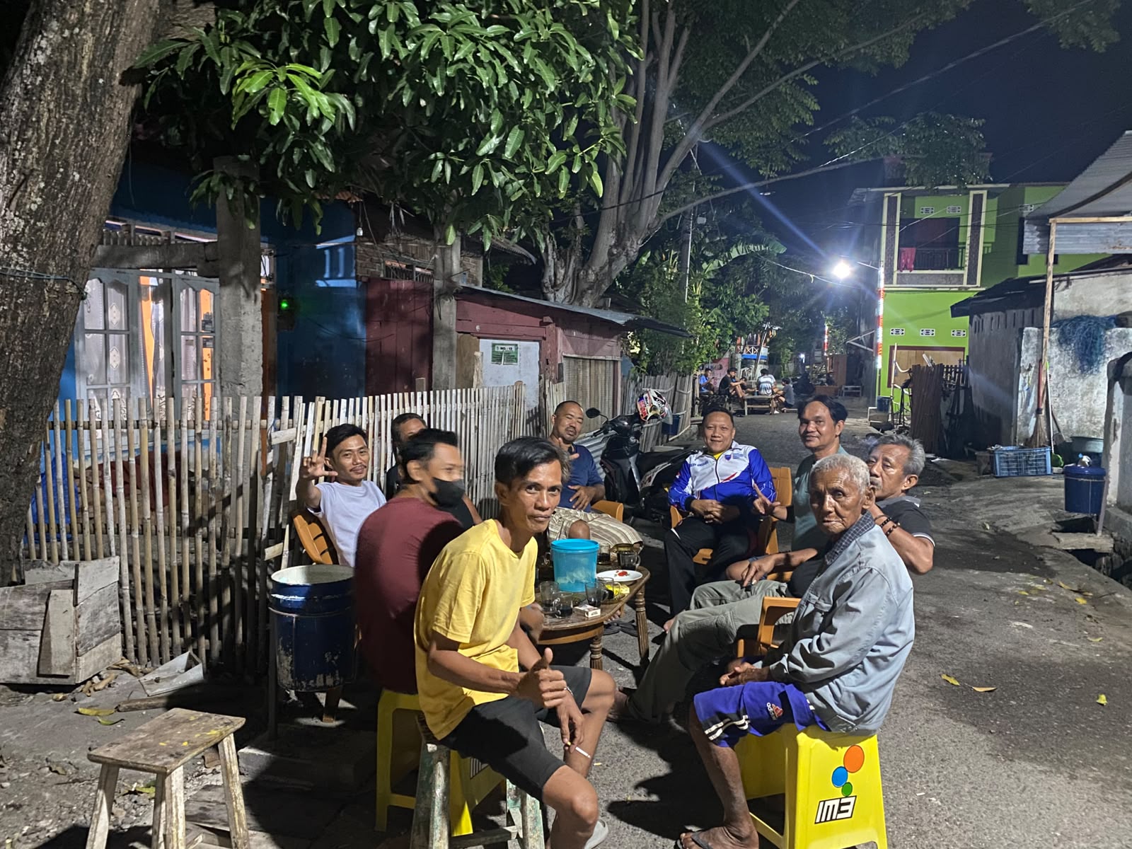Usai Nongki Inovasi Daerah, Lurah Lembang Langsung Sambangi Warga! Kopi Hangat di Tengah Malam Jumat Lahirkan Segudang Gagasan untuk Kemajuan Kelurahan Lembang  